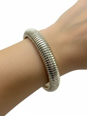 New Silver Coil Ribbed Stretch Bracelet Plunder